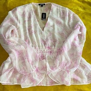 NWT Express Sheer Peplum Floral blouse. Size Large